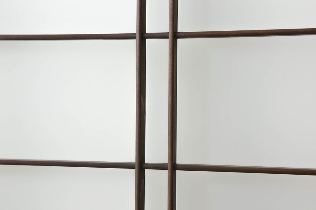 ガラス戸4枚をリペア&カスタム!高さと幅をリサイズし、下部は当社オリジナルの麻の葉模様ガラスに交換。本体は現状の色味を活かして仕上げ、修繕箇所を本体と馴染むように。(引き戸、建具)