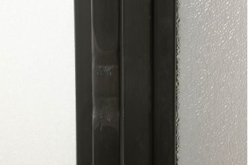 ガラス戸4枚をリペア&カスタム!高さと幅をリサイズし、下部は当社オリジナルの麻の葉模様ガラスに交換。本体は現状の色味を活かして仕上げ、修繕箇所を本体と馴染むように。(引き戸、建具)