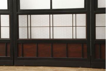 ガラス戸4枚をリペア&カスタム!高さと幅をリサイズし、下部は当社オリジナルの麻の葉模様ガラスに交換。本体は現状の色味を活かして仕上げ、修繕箇所を本体と馴染むように。(引き戸、建具)