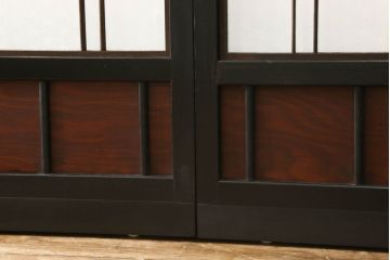 ガラス戸4枚をリペア&カスタム!高さと幅をリサイズし、下部は当社オリジナルの麻の葉模様ガラスに交換。本体は現状の色味を活かして仕上げ、修繕箇所を本体と馴染むように。(引き戸、建具)