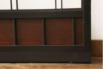 ガラス戸4枚をリペア&カスタム!高さと幅をリサイズし、下部は当社オリジナルの麻の葉模様ガラスに交換。本体は現状の色味を活かして仕上げ、修繕箇所を本体と馴染むように。(引き戸、建具)