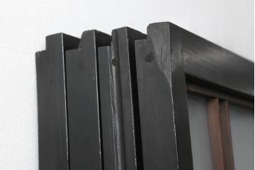 ガラス戸4枚をリペア&カスタム!高さと幅をリサイズし、下部は当社オリジナルの麻の葉模様ガラスに交換。本体は現状の色味を活かして仕上げ、修繕箇所を本体と馴染むように。(引き戸、建具)