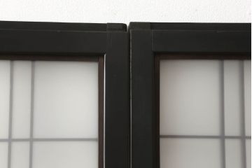 ガラス戸4枚をリペア&カスタム!高さと幅をリサイズし、下部は当社オリジナルの麻の葉模様ガラスに交換。本体は現状の色味を活かして仕上げ、修繕箇所を本体と馴染むように。(引き戸、建具)