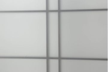 ガラス戸4枚をリペア&カスタム!高さと幅をリサイズし、下部は当社オリジナルの麻の葉模様ガラスに交換。本体は現状の色味を活かして仕上げ、修繕箇所を本体と馴染むように。(引き戸、建具)