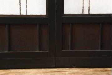 ガラス戸4枚をリペア&カスタム!高さと幅をリサイズし、下部は当社オリジナルの麻の葉模様ガラスに交換。本体は現状の色味を活かして仕上げ、修繕箇所を本体と馴染むように。(引き戸、建具)