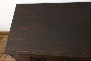 明治〜大正の東北衣装箪笥下段をリペア&カスタム!天板は左右前面が少し出るように取り付け。脚は高さを調節し取り付け。(時代箪笥、和タンス、収納たんす、引き出し)