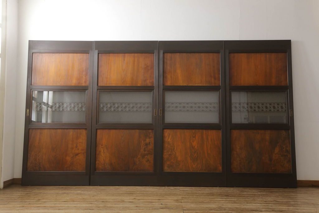 組子帯戸4枚をリペア&カスタム!高さと幅をリサイズし、レーザー加工による組子デザインの枠を製作。表はクリアガラス、裏はすりガラスに交換。色味は当店商品を参考に着色。(引き戸、帯戸)