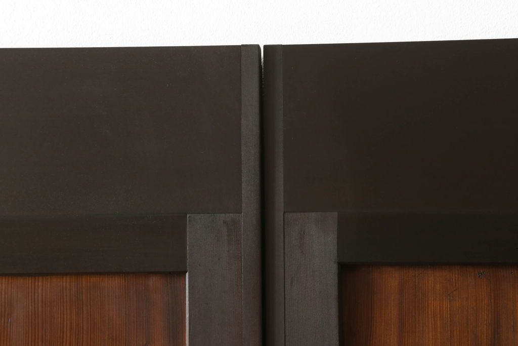 組子帯戸4枚をリペア&カスタム!高さと幅をリサイズし、レーザー加工による組子デザインの枠を製作。表はクリアガラス、裏はすりガラスに交換。色味は当店商品を参考に着色。(引き戸、帯戸)