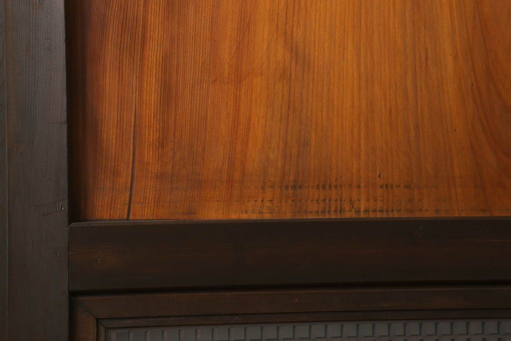 組子帯戸4枚をリペア&カスタム!高さと幅をリサイズし、レーザー加工による組子デザインの枠を製作。表はクリアガラス、裏はすりガラスに交換。色味は当店商品を参考に着色。(引き戸、帯戸)