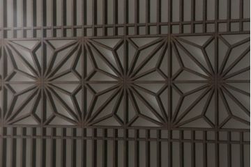 組子帯戸4枚をリペア&カスタム!高さと幅をリサイズし、レーザー加工による組子デザインの枠を製作。表はクリアガラス、裏はすりガラスに交換。色味は当店商品を参考に着色。(引き戸、帯戸)