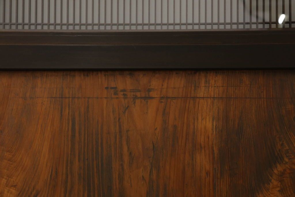 組子帯戸4枚をリペア&カスタム!高さと幅をリサイズし、レーザー加工による組子デザインの枠を製作。表はクリアガラス、裏はすりガラスに交換。色味は当店商品を参考に着色。(引き戸、帯戸)