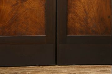 組子帯戸4枚をリペア&カスタム!高さと幅をリサイズし、レーザー加工による組子デザインの枠を製作。表はクリアガラス、裏はすりガラスに交換。色味は当店商品を参考に着色。(引き戸、帯戸)