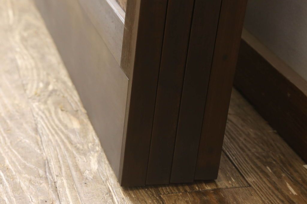 組子帯戸4枚をリペア&カスタム!高さと幅をリサイズし、レーザー加工による組子デザインの枠を製作。表はクリアガラス、裏はすりガラスに交換。色味は当店商品を参考に着色。(引き戸、帯戸)