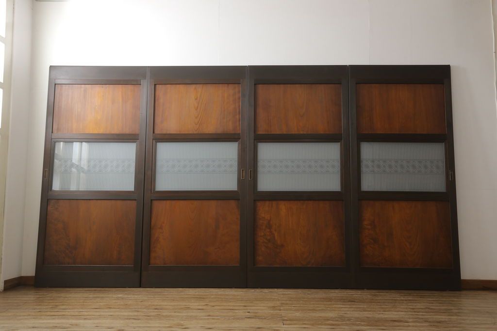 組子帯戸4枚をリペア&カスタム!高さと幅をリサイズし、レーザー加工による組子デザインの枠を製作。表はクリアガラス、裏はすりガラスに交換。色味は当店商品を参考に着色。(引き戸、帯戸)