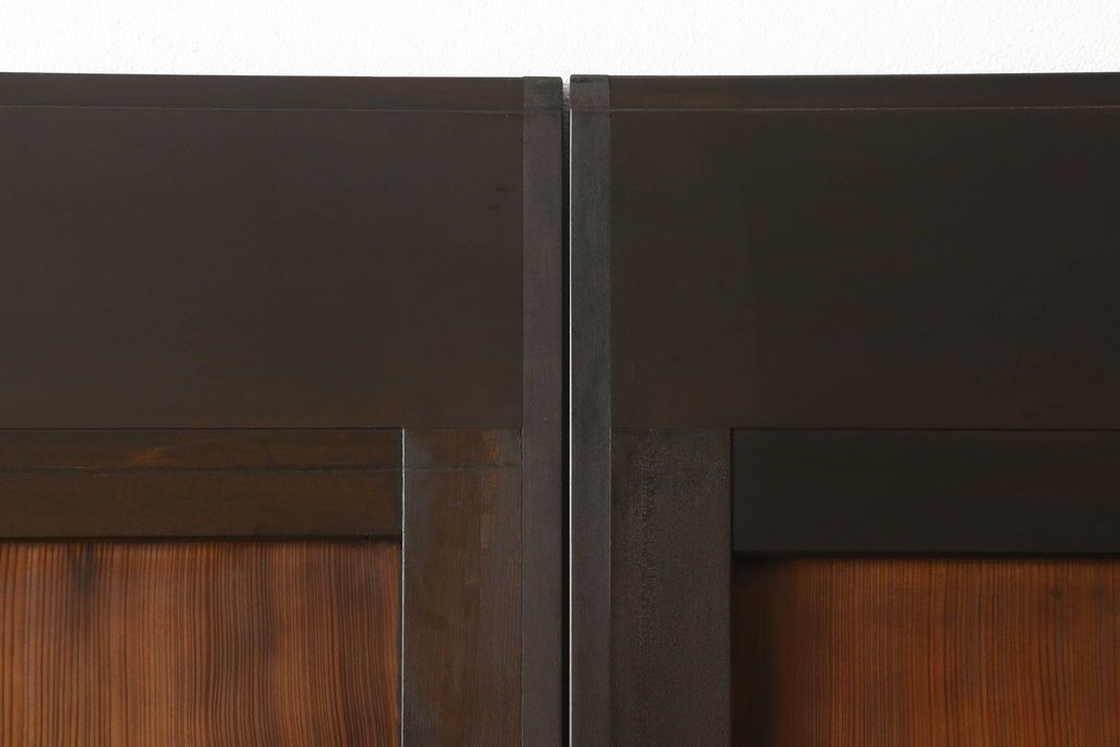 組子帯戸4枚をリペア&カスタム!高さと幅をリサイズし、レーザー加工による組子デザインの枠を製作。表はクリアガラス、裏はすりガラスに交換。色味は当店商品を参考に着色。(引き戸、帯戸)