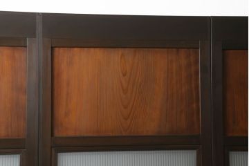 組子帯戸4枚をリペア&カスタム!高さと幅をリサイズし、レーザー加工による組子デザインの枠を製作。表はクリアガラス、裏はすりガラスに交換。色味は当店商品を参考に着色。(引き戸、帯戸)