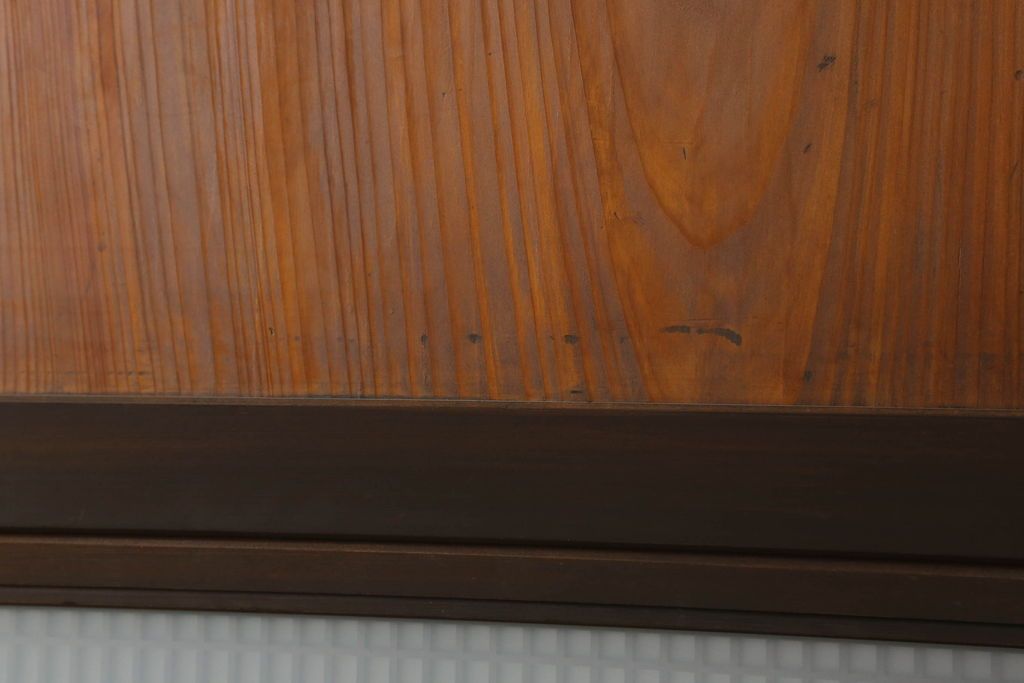 組子帯戸4枚をリペア&カスタム!高さと幅をリサイズし、レーザー加工による組子デザインの枠を製作。表はクリアガラス、裏はすりガラスに交換。色味は当店商品を参考に着色。(引き戸、帯戸)