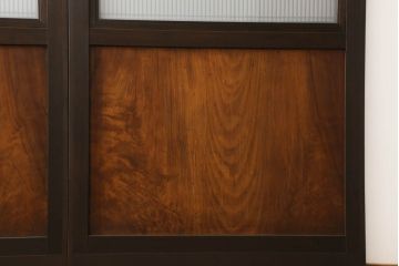 組子帯戸4枚をリペア&カスタム!高さと幅をリサイズし、レーザー加工による組子デザインの枠を製作。表はクリアガラス、裏はすりガラスに交換。色味は当店商品を参考に着色。(引き戸、帯戸)