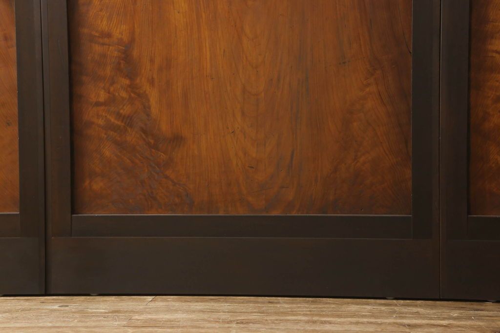 組子帯戸4枚をリペア&カスタム!高さと幅をリサイズし、レーザー加工による組子デザインの枠を製作。表はクリアガラス、裏はすりガラスに交換。色味は当店商品を参考に着色。(引き戸、帯戸)