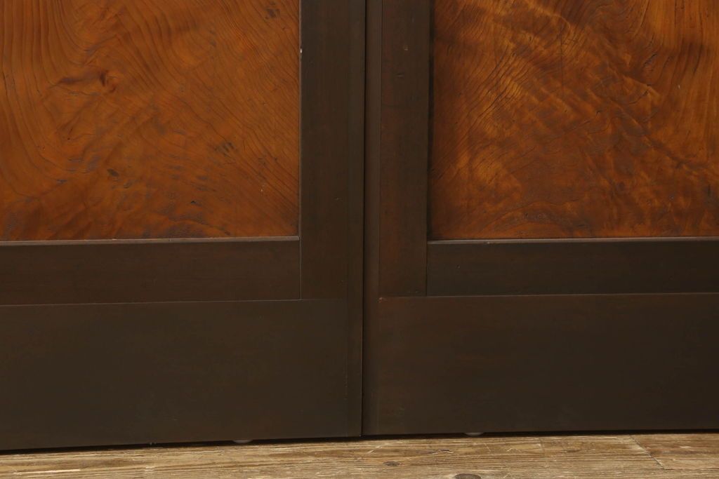 組子帯戸4枚をリペア&カスタム!高さと幅をリサイズし、レーザー加工による組子デザインの枠を製作。表はクリアガラス、裏はすりガラスに交換。色味は当店商品を参考に着色。(引き戸、帯戸)