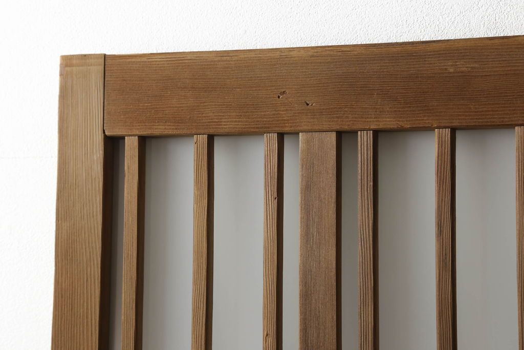 格子戸をリペア&カスタム!引手・金網・鍵・戸車を取り付け。新規製作した戸枠のみ現状の色味を活かして塗装。(引き戸、玄関戸)