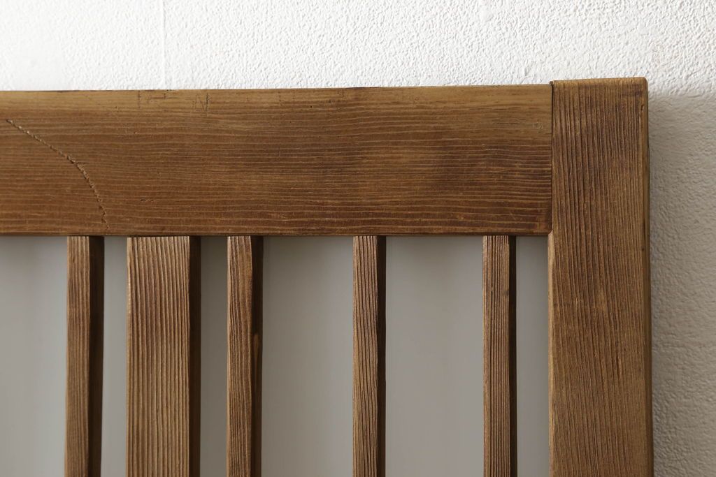 格子戸をリペア&カスタム!引手・金網・鍵・戸車を取り付け。新規製作した戸枠のみ現状の色味を活かして塗装。(引き戸、玄関戸)