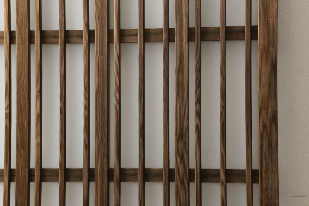 格子戸をリペア&カスタム!引手・金網・鍵・戸車を取り付け。新規製作した戸枠のみ現状の色味を活かして塗装。(引き戸、玄関戸)