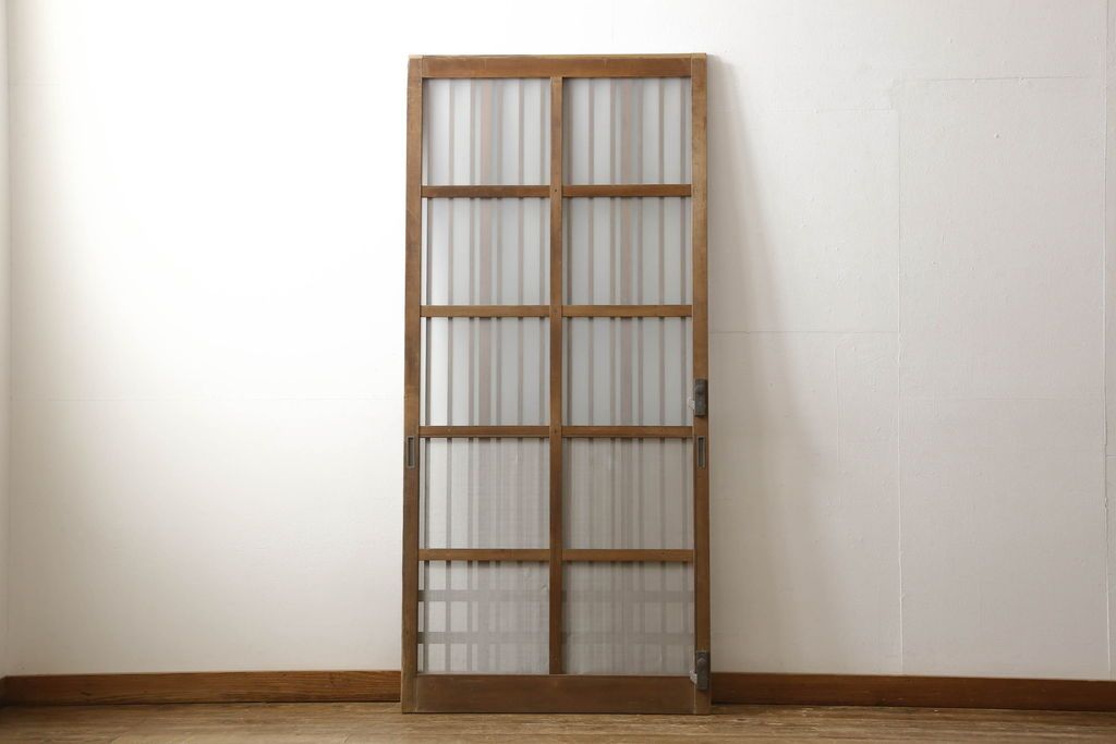 格子戸をリペア&カスタム!引手・金網・鍵・戸車を取り付け。新規製作した戸枠のみ現状の色味を活かして塗装。(引き戸、玄関戸)