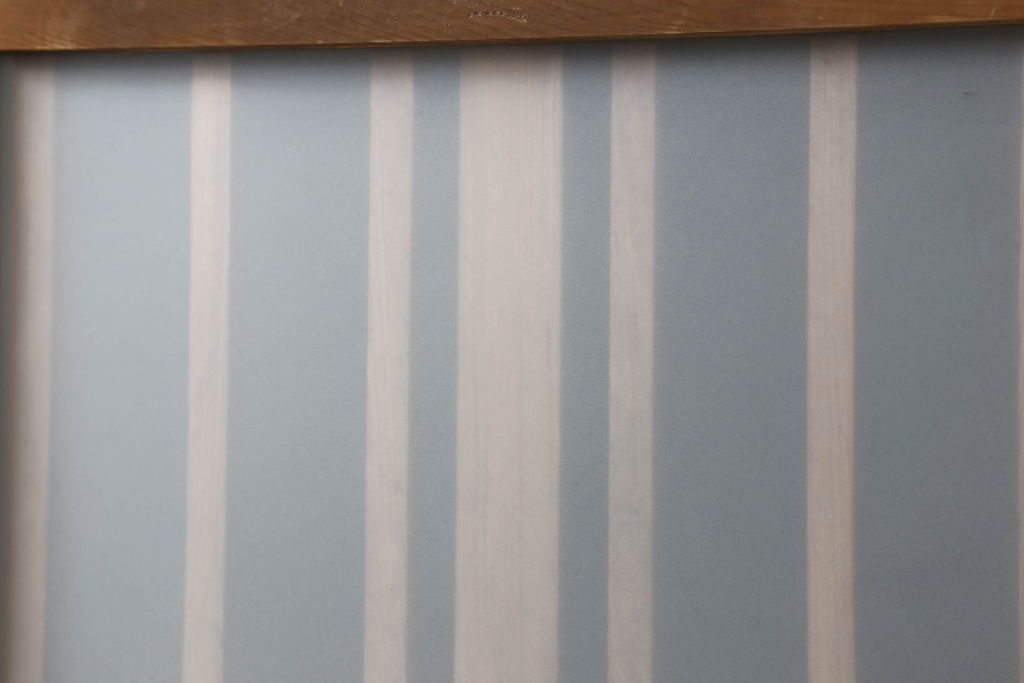 格子戸をリペア&カスタム!引手・金網・鍵・戸車を取り付け。新規製作した戸枠のみ現状の色味を活かして塗装。(引き戸、玄関戸)