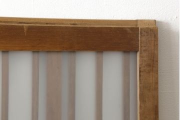 格子戸をリペア&カスタム!引手・金網・鍵・戸車を取り付け。新規製作した戸枠のみ現状の色味を活かして塗装。(引き戸、玄関戸)