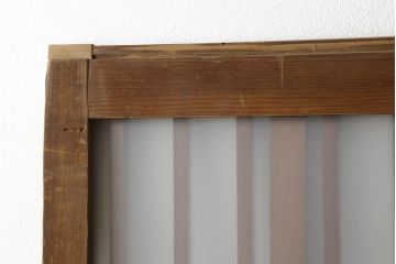 格子戸をリペア&カスタム!引手・金網・鍵・戸車を取り付け。新規製作した戸枠のみ現状の色味を活かして塗装。(引き戸、玄関戸)