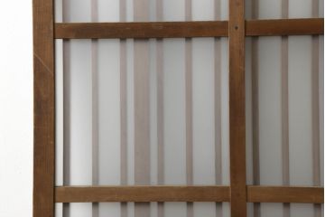 格子戸をリペア&カスタム!引手・金網・鍵・戸車を取り付け。新規製作した戸枠のみ現状の色味を活かして塗装。(引き戸、玄関戸)