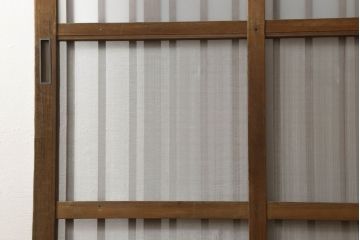 格子戸をリペア&カスタム!引手・金網・鍵・戸車を取り付け。新規製作した戸枠のみ現状の色味を活かして塗装。(引き戸、玄関戸)