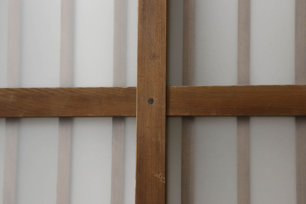 格子戸をリペア&カスタム!引手・金網・鍵・戸車を取り付け。新規製作した戸枠のみ現状の色味を活かして塗装。(引き戸、玄関戸)