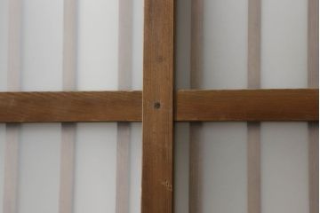 格子戸をリペア&カスタム!引手・金網・鍵・戸車を取り付け。新規製作した戸枠のみ現状の色味を活かして塗装。(引き戸、玄関戸)