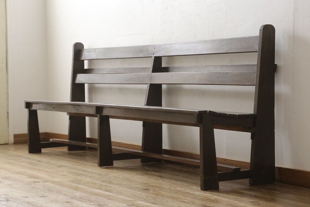 チャーチベンチをリペア&カスタム!脚の四隅にL字型の金具を取り付け強度の補強。現状の品物に合わせて1トーン程落ち着いた色に着色。(木製ベンチ、長椅子、ベンチ)