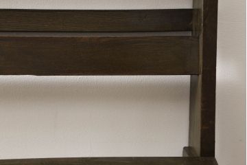 チャーチベンチをリペア&カスタム!脚の四隅にL字型の金具を取り付け強度の補強。現状の品物に合わせて1トーン程落ち着いた色に着色。(木製ベンチ、長椅子、ベンチ)