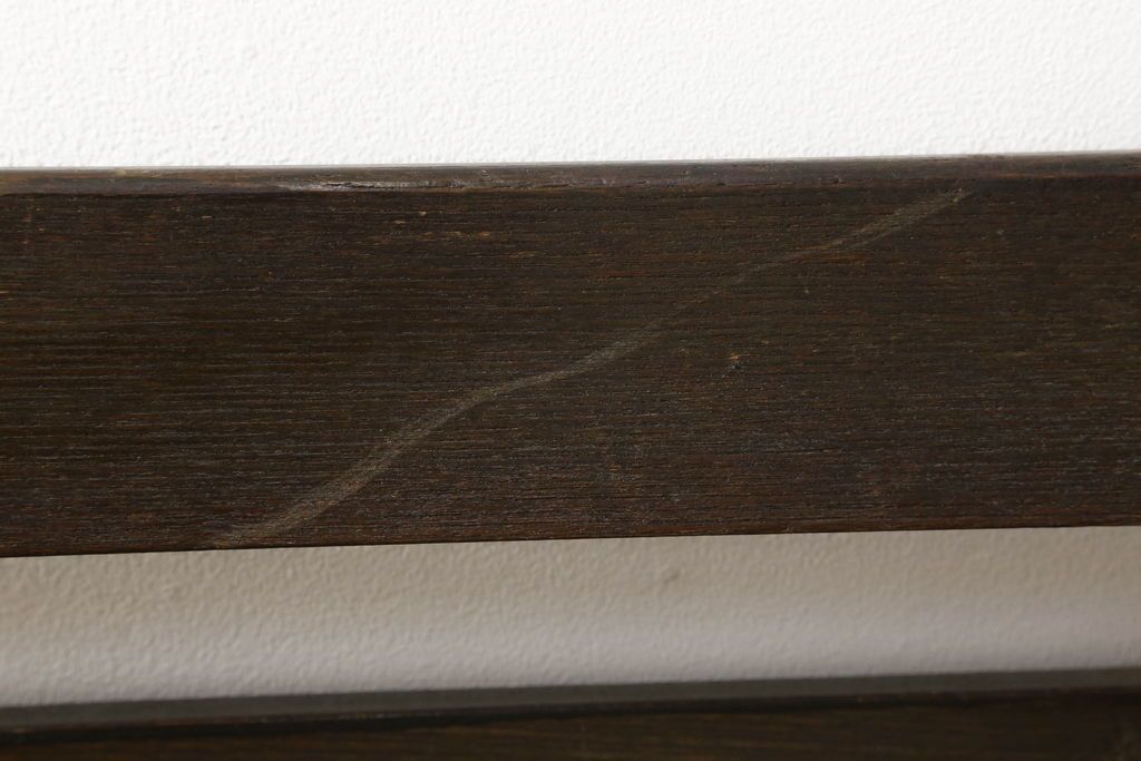 チャーチベンチをリペア&カスタム!脚の四隅にL字型の金具を取り付け強度の補強。現状の品物に合わせて1トーン程落ち着いた色に着色。(木製ベンチ、長椅子、ベンチ)