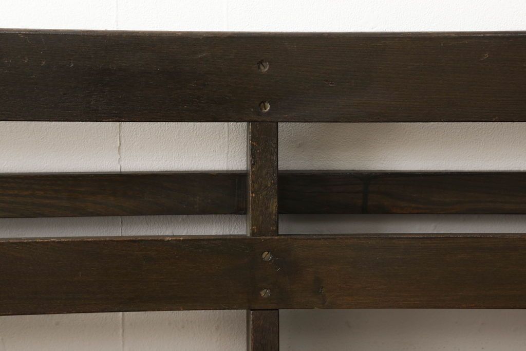 チャーチベンチをリペア&カスタム!脚の四隅にL字型の金具を取り付け強度の補強。現状の品物に合わせて1トーン程落ち着いた色に着色。(木製ベンチ、長椅子、ベンチ)