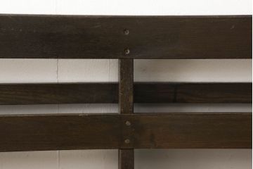 チャーチベンチをリペア&カスタム!脚の四隅にL字型の金具を取り付け強度の補強。現状の品物に合わせて1トーン程落ち着いた色に着色。(木製ベンチ、長椅子、ベンチ)