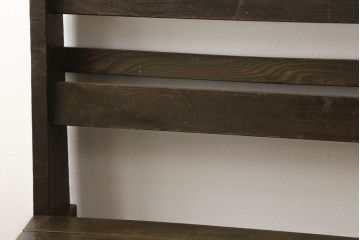 チャーチベンチをリペア&カスタム!脚の四隅にL字型の金具を取り付け強度の補強。現状の品物に合わせて1トーン程落ち着いた色に着色。(木製ベンチ、長椅子、ベンチ)