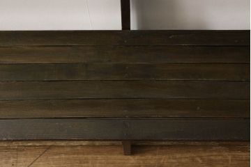 チャーチベンチをリペア&カスタム!脚の四隅にL字型の金具を取り付け強度の補強。現状の品物に合わせて1トーン程落ち着いた色に着色。(木製ベンチ、長椅子、ベンチ)