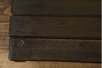 チャーチベンチをリペア&カスタム!脚の四隅にL字型の金具を取り付け強度の補強。現状の品物に合わせて1トーン程落ち着いた色に着色。(木製ベンチ、長椅子、ベンチ)