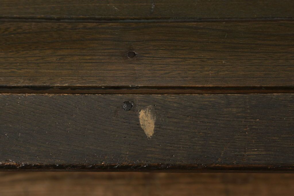 チャーチベンチをリペア&カスタム!脚の四隅にL字型の金具を取り付け強度の補強。現状の品物に合わせて1トーン程落ち着いた色に着色。(木製ベンチ、長椅子、ベンチ)