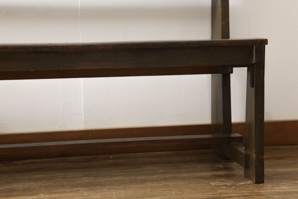 チャーチベンチをリペア&カスタム!脚の四隅にL字型の金具を取り付け強度の補強。現状の品物に合わせて1トーン程落ち着いた色に着色。(木製ベンチ、長椅子、ベンチ)