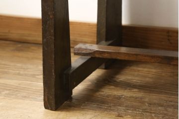 チャーチベンチをリペア&カスタム!脚の四隅にL字型の金具を取り付け強度の補強。現状の品物に合わせて1トーン程落ち着いた色に着色。(木製ベンチ、長椅子、ベンチ)