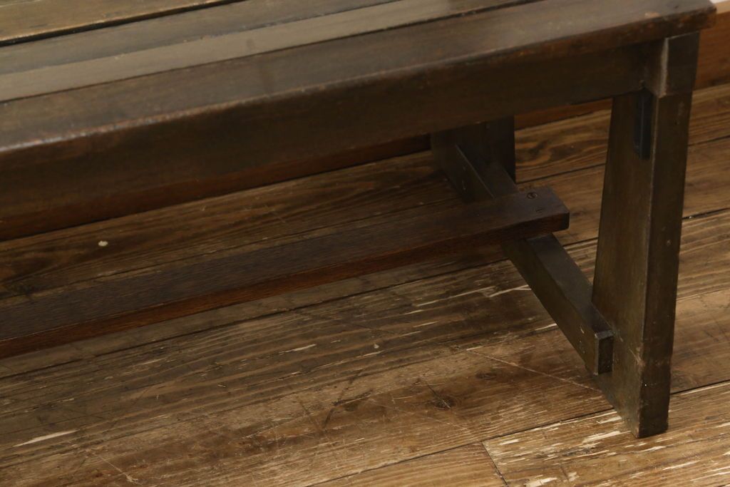 チャーチベンチをリペア&カスタム!脚の四隅にL字型の金具を取り付け強度の補強。現状の品物に合わせて1トーン程落ち着いた色に着色。(木製ベンチ、長椅子、ベンチ)