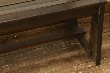 チャーチベンチをリペア&カスタム!脚の四隅にL字型の金具を取り付け強度の補強。現状の品物に合わせて1トーン程落ち着いた色に着色。(木製ベンチ、長椅子、ベンチ)