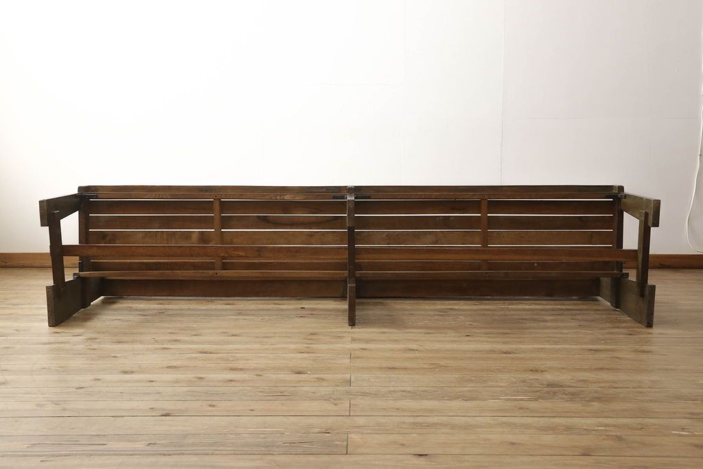 チャーチベンチをリペア&カスタム!脚の四隅にL字型の金具を取り付け強度の補強。現状の品物に合わせて1トーン程落ち着いた色に着色。(木製ベンチ、長椅子、ベンチ)