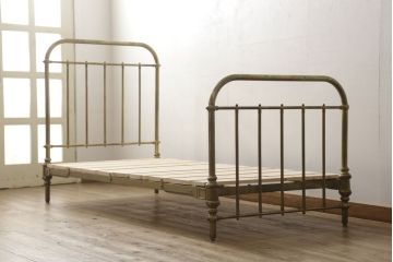 真鍮製ベッドフレームをリペア&カスタム!ベッドの床面サイズに合わせて、新材ですのこを製作。分割できる仕様に。(シングルサイズ)